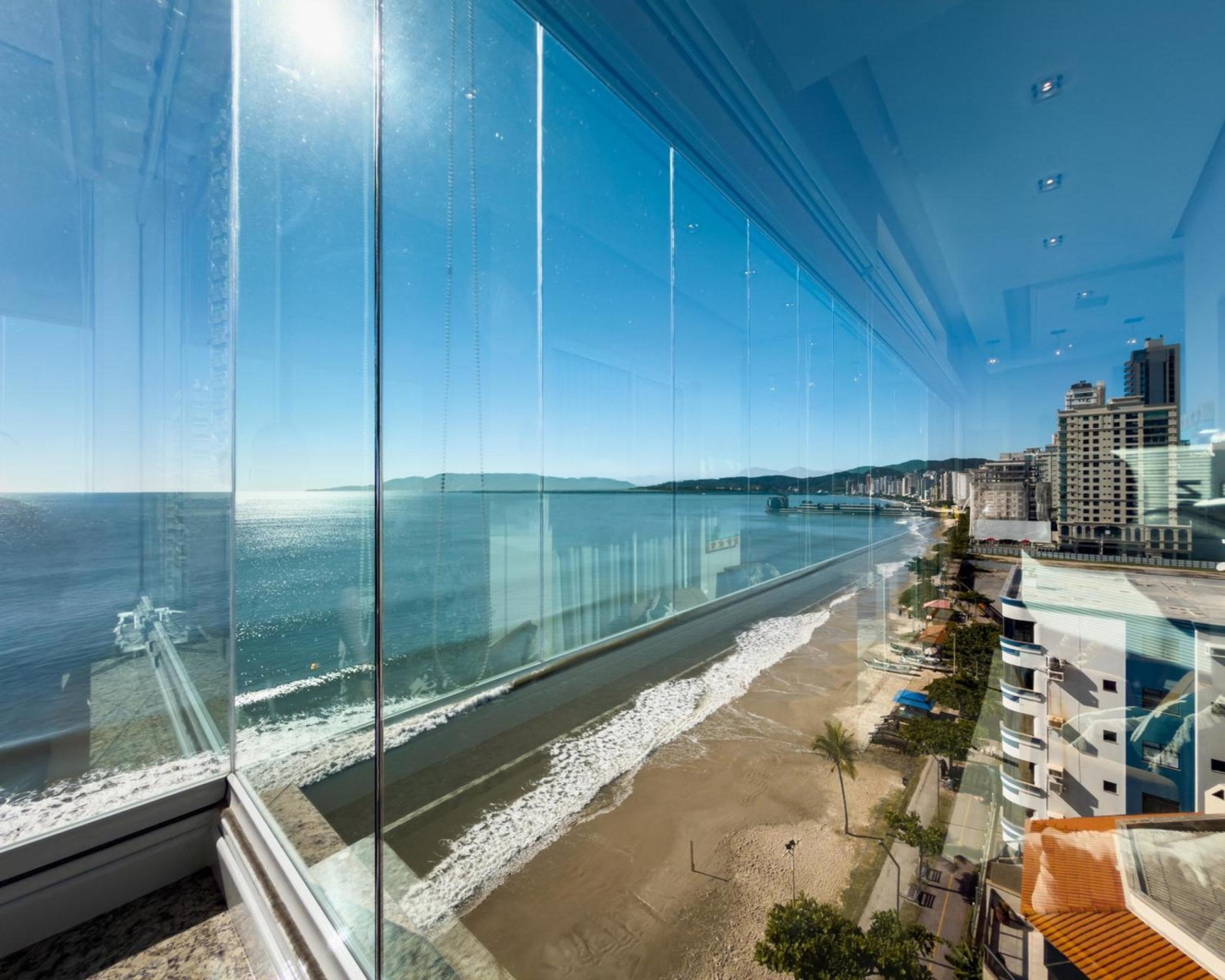Apartamento 4 suítes vista mar - código LAZ-11671
