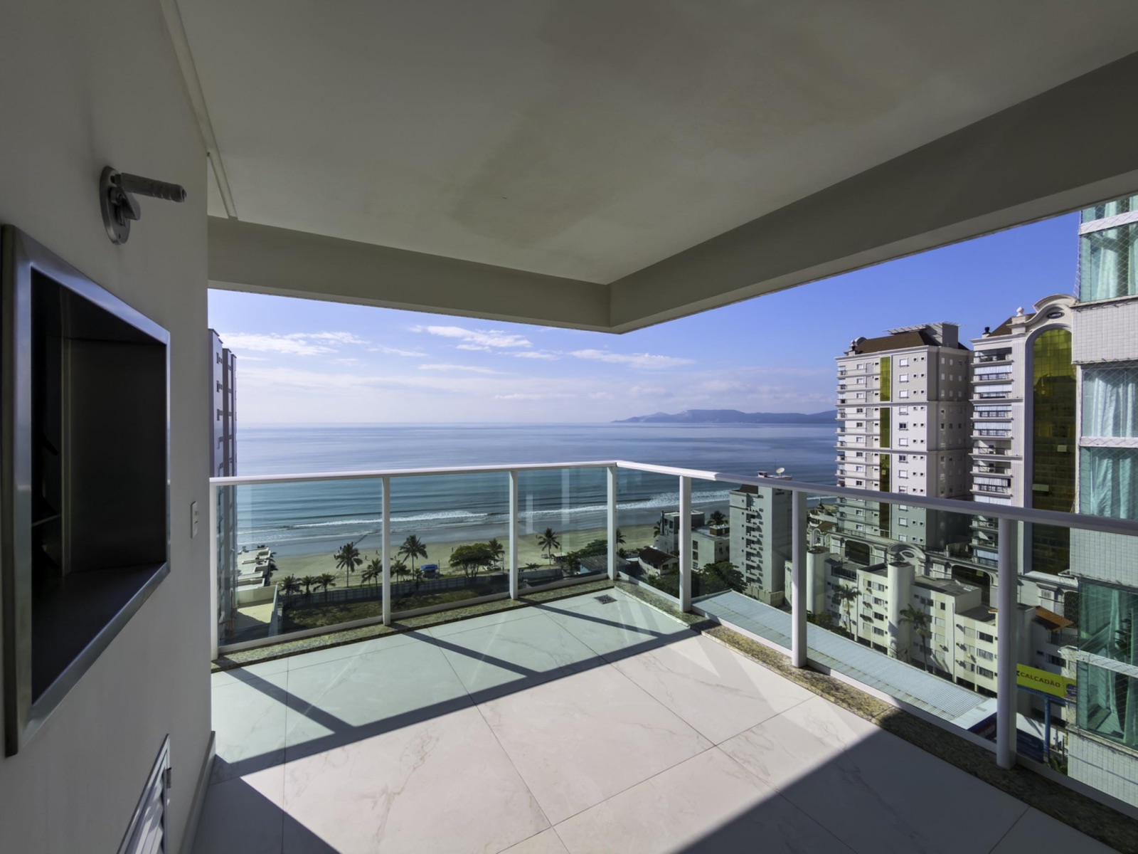 Apartamento 4 suítes vista mar - código LAZ-16190
